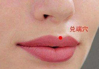 鼻炎反復(fù)發(fā)作,中醫(yī)教你如何按摩兌端穴治療鼻炎? 按摩兌端穴