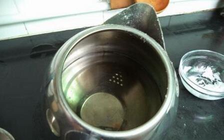 都說土豆發(fā)芽有毒,沒想到還有這么多的用處!!! 祛除水垢的作用!