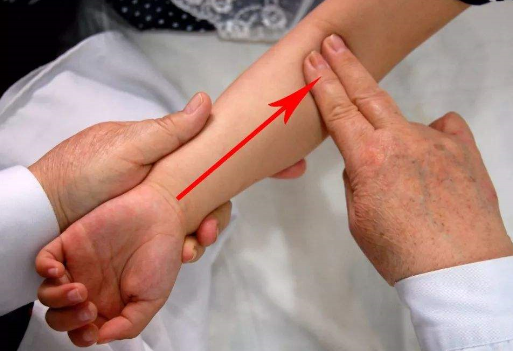 中醫(yī)教你針刺曲澤穴治療高血壓的方法!曲澤穴的位置 曲澤穴的圖片
